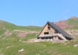 la vall&eacute;e d'Aspe : ici le refuge du parc national du lac d'Arlet