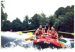 pasage d'une cascade en raft